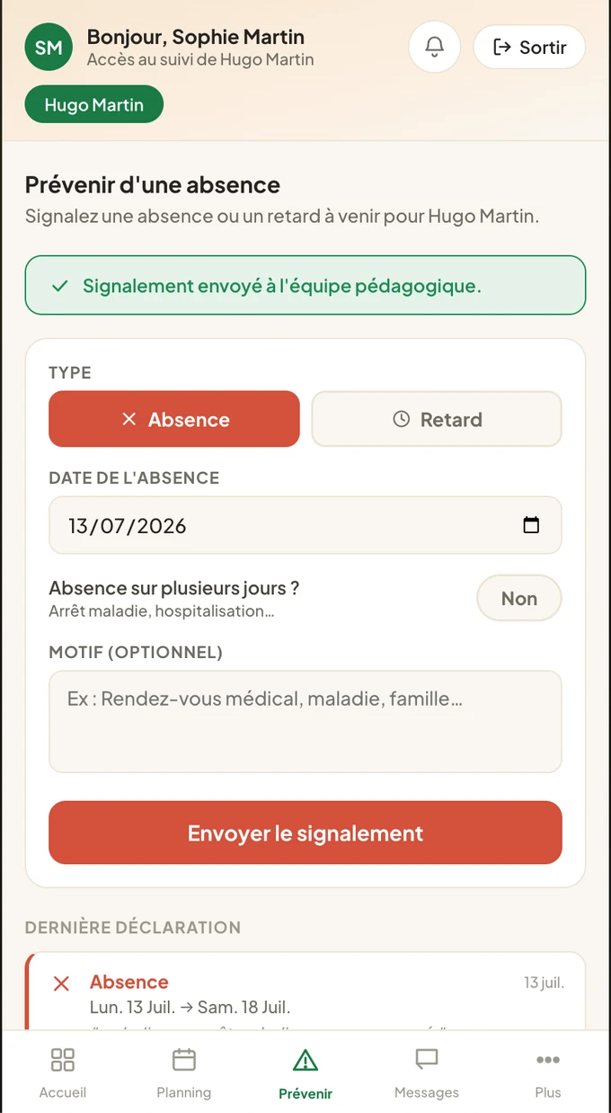 ScolaSign app, legal guardian space: reporting an absence or late arrival in a few seconds, sent to the teaching team with the history of reports (French interface)